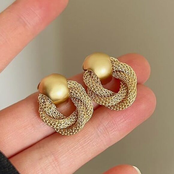 Stunning Gold Circle Earrings - Picture 4 of 7
